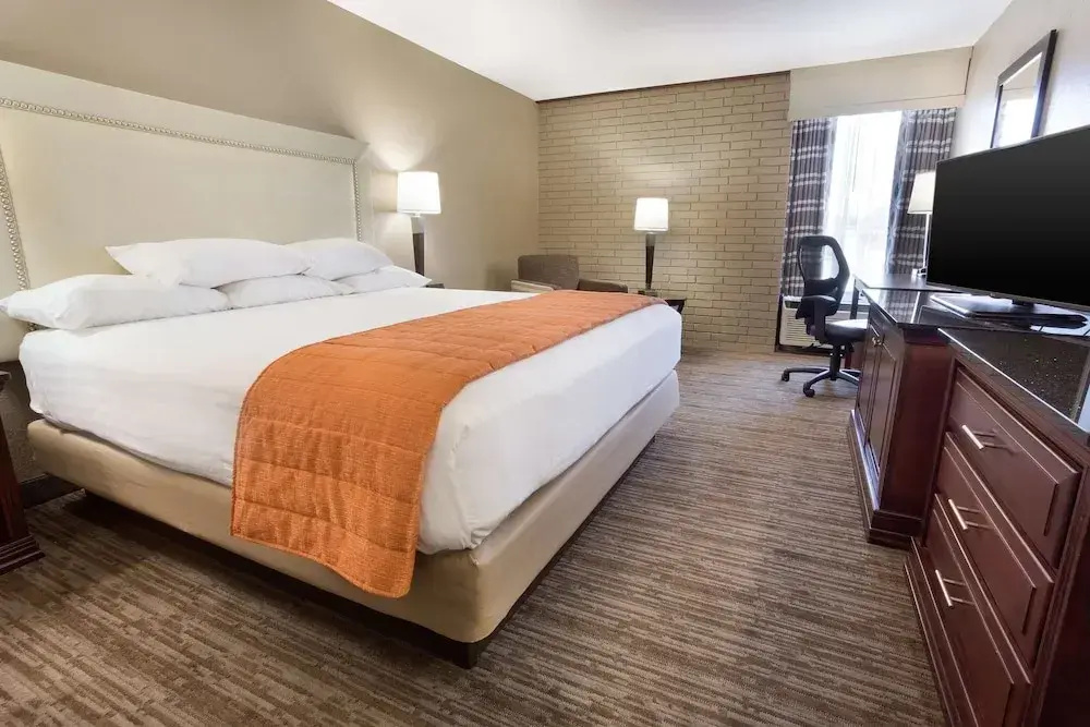Drury Inn & Suites Greensboro - Chambres