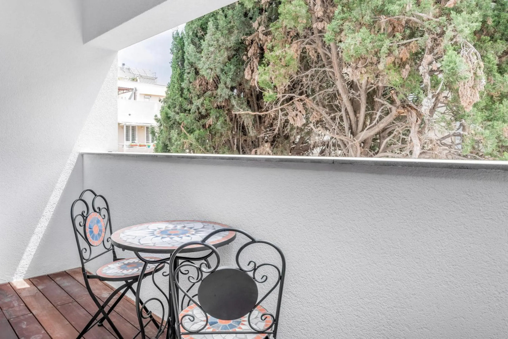 Stunning 1 BDR with balcony on Sheinkin st