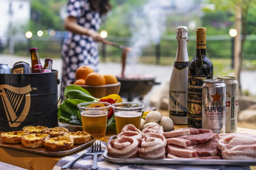 Food & Beverage