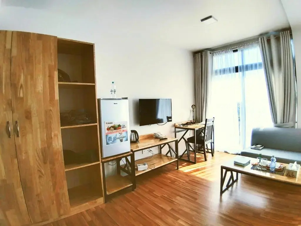 Deluxe Double room (full double bed)