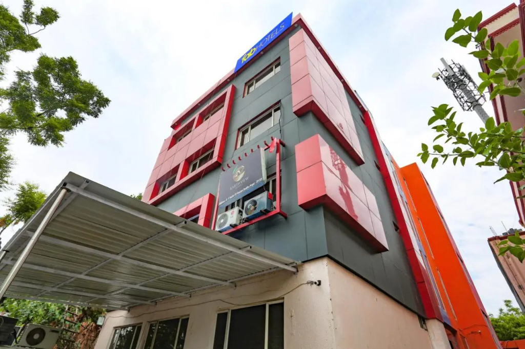 FabExpress Red Roof Residency