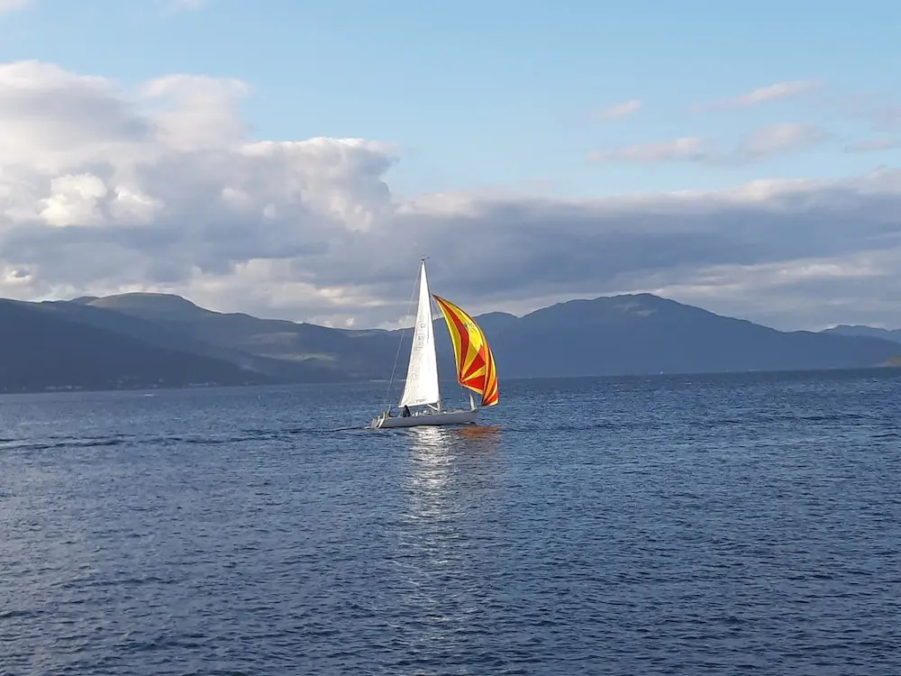 Off Grid Cabin Sleeps 2, Pets Ok, 20 min to Dunoon