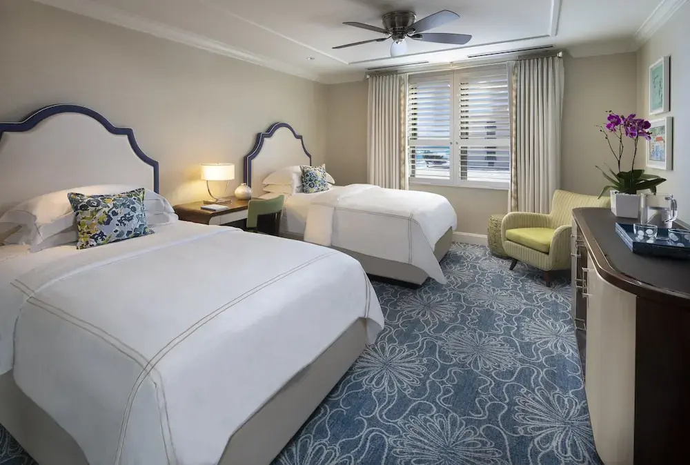 Deluxe Quadruple room with partial ocean view