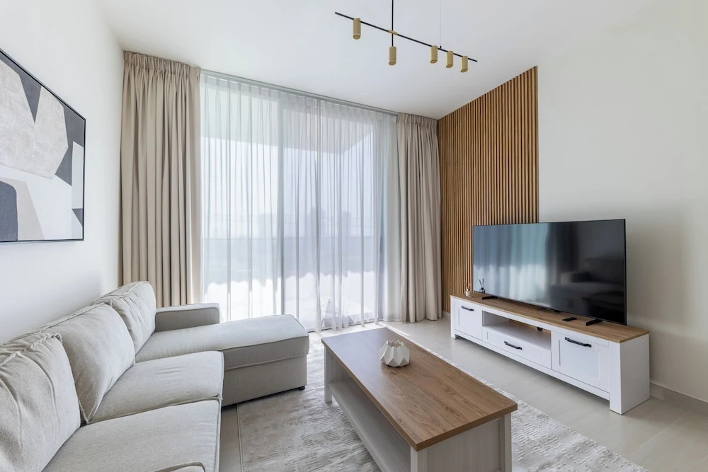 Modern 1BR Apartment with City View