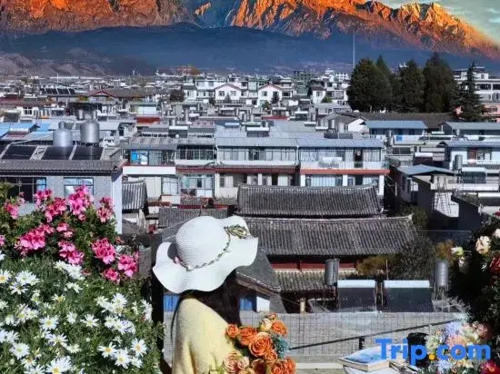 Longstay Luming Lodge · Oriental Aesthetics | Sky Garden & Snow Mountain Panorama Boutique Retreat