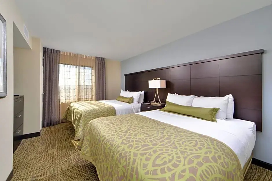 Staybridge Suites Rochester - Commerce Dr NW by IHG - Chambres