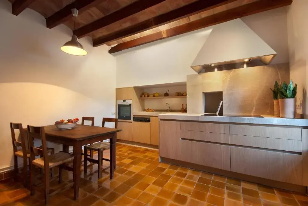 4 Bedrooms Villa