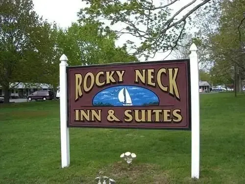 Rocky Neck Inn & Suites
