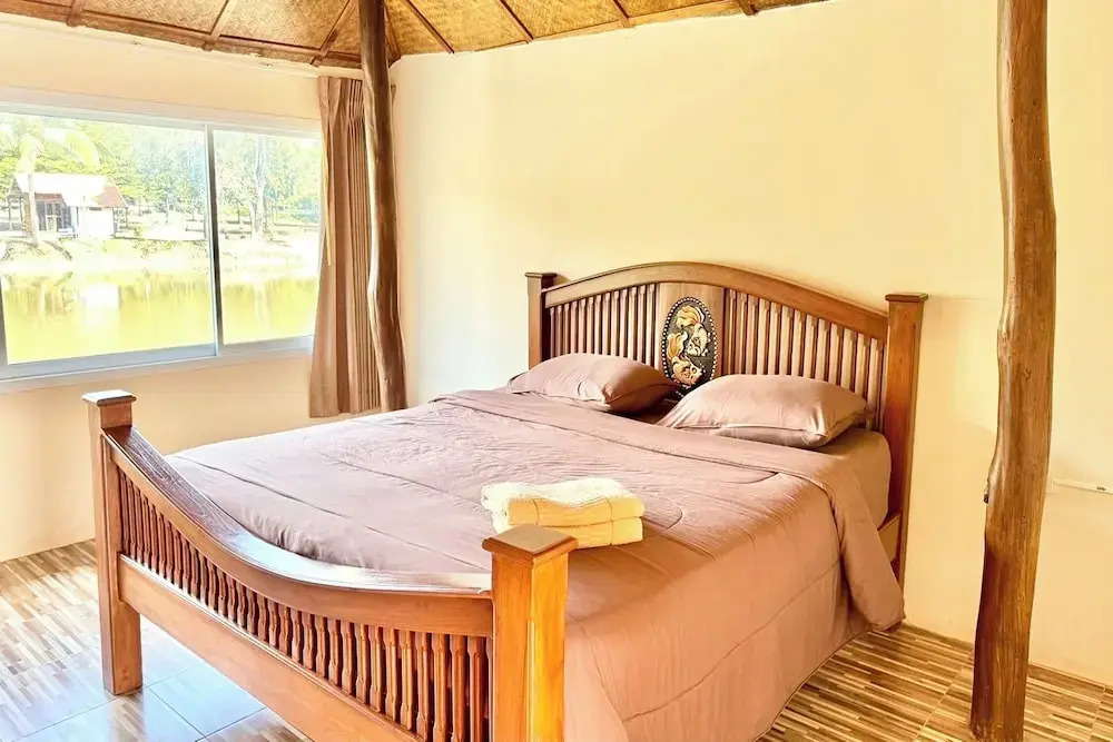 Бунгало с видом на реку в Fahluang Resort