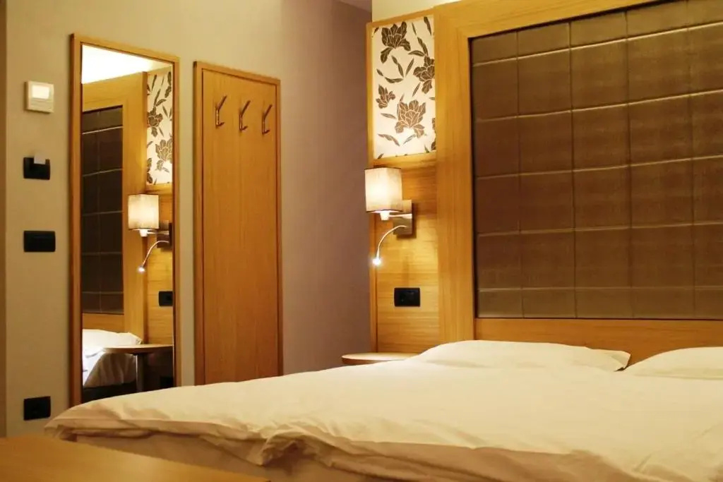 Standard Double room with balcony (full double bed)