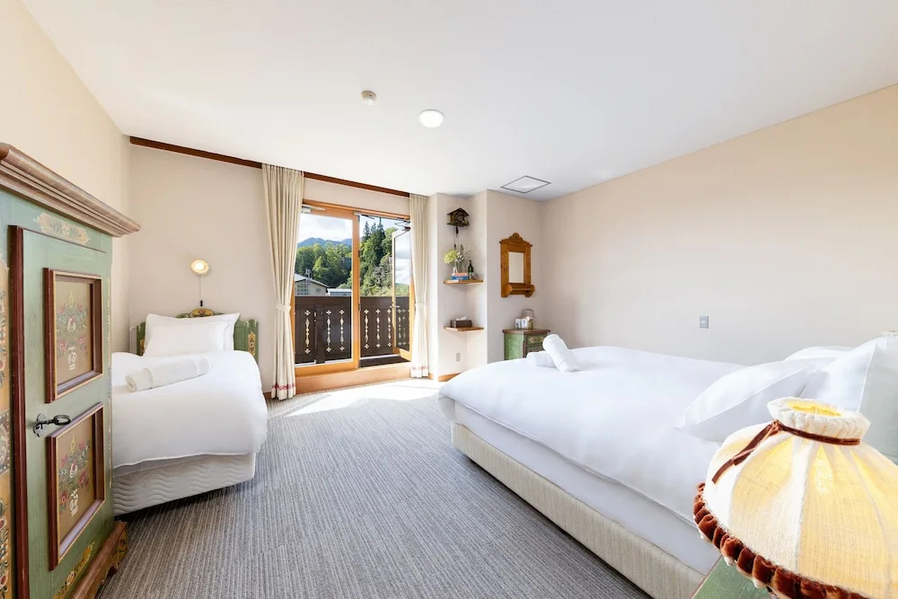 Standard Triple room with view