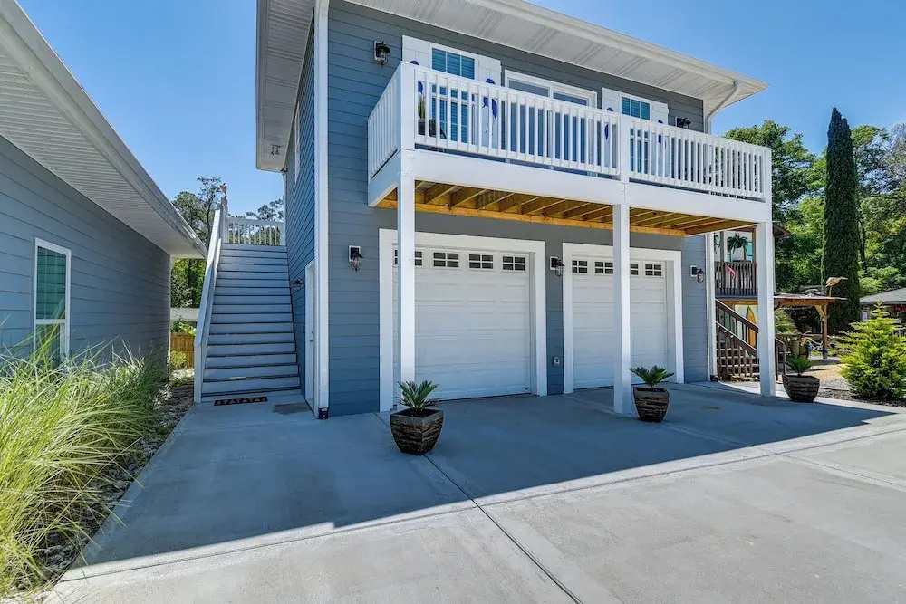 1 Mi to Beach & Pier! Chic Ocean Isle Studio