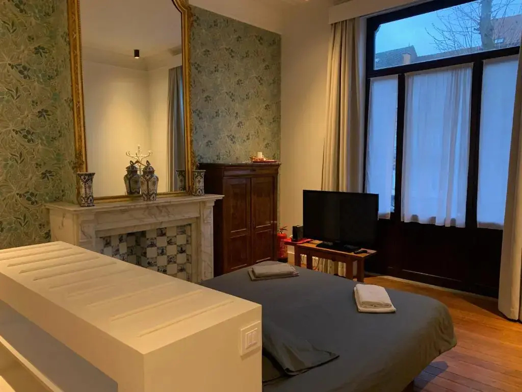 Deluxe Double room with balcony (full double bed)