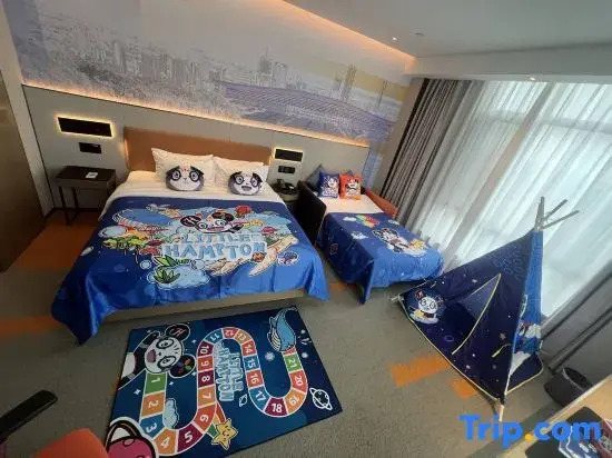 Двухместный семейный номер Standard двуспальная кровать в Hampton by Hilton Gu'an New Airport