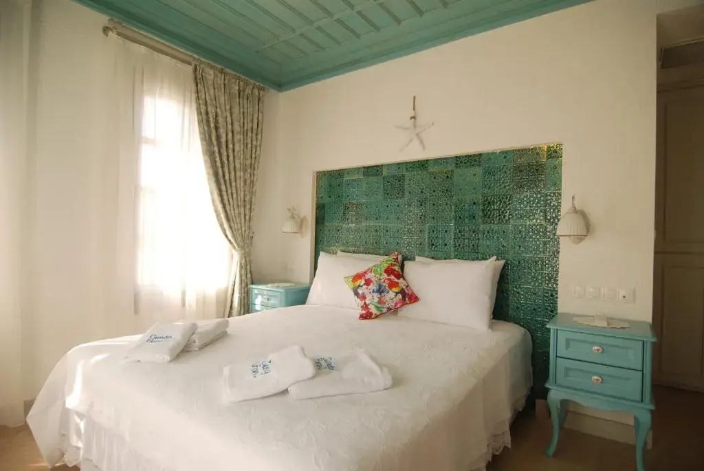 Deluxe Double room with sea view (full double bed)