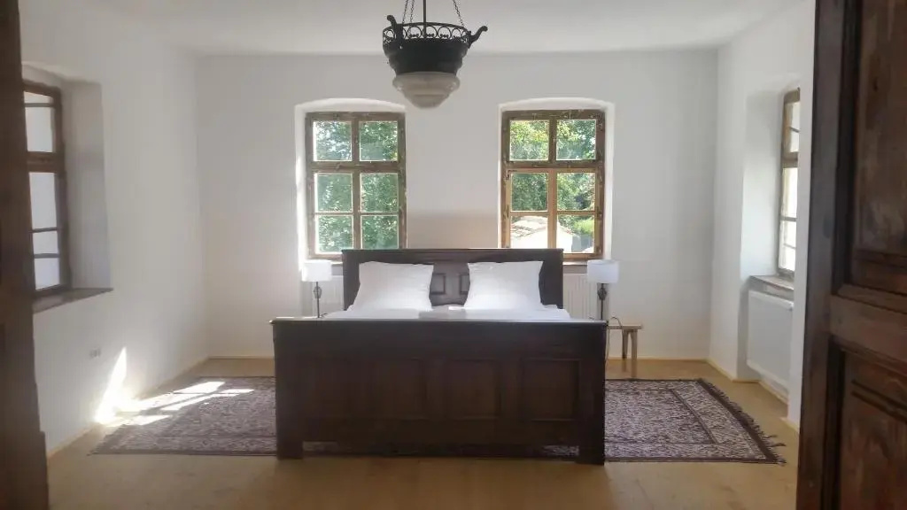 3 Bedrooms Cottage