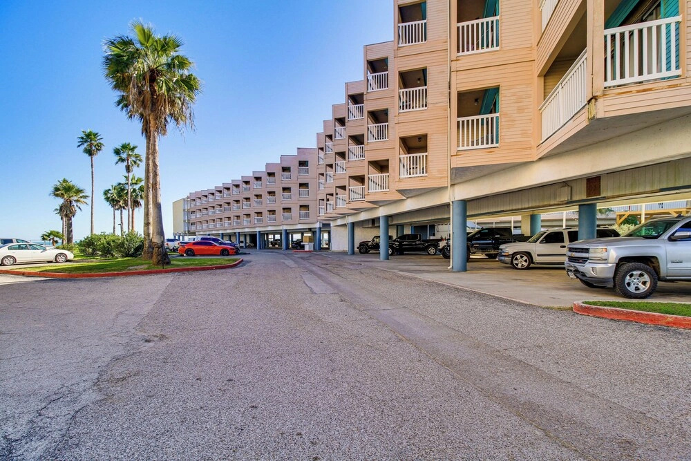 Breezy Beachfront Condo in Heart of Corpus Christi