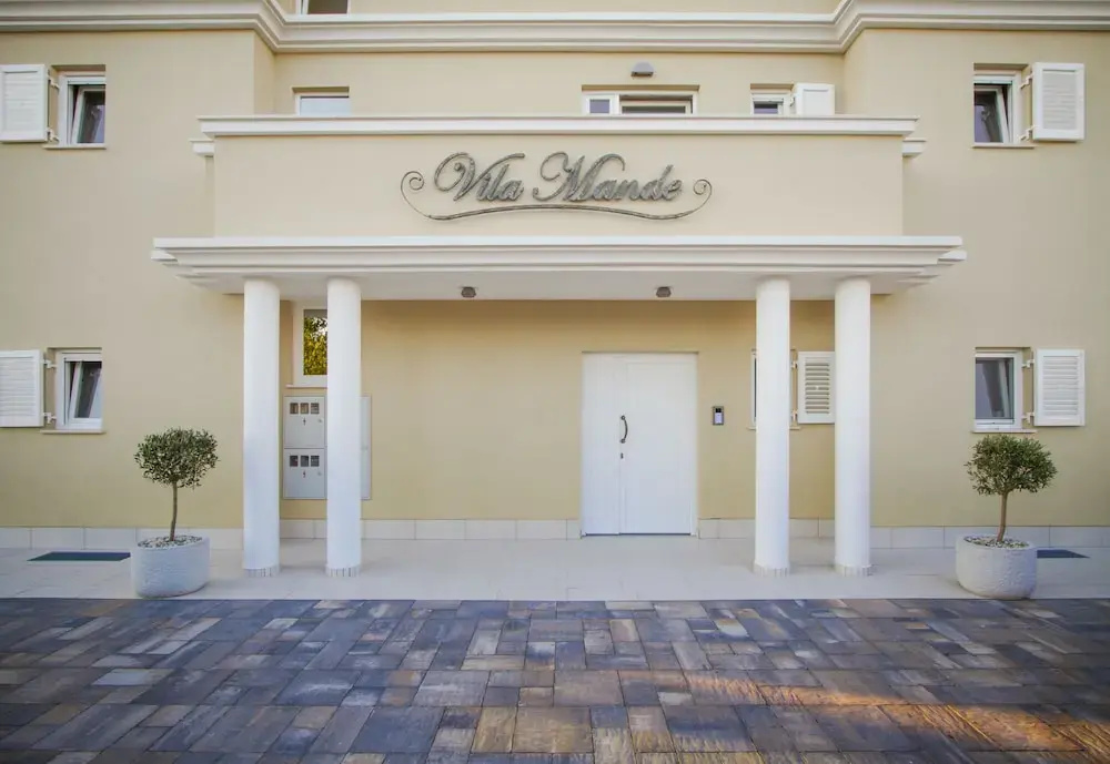 Luxury Villa Mande