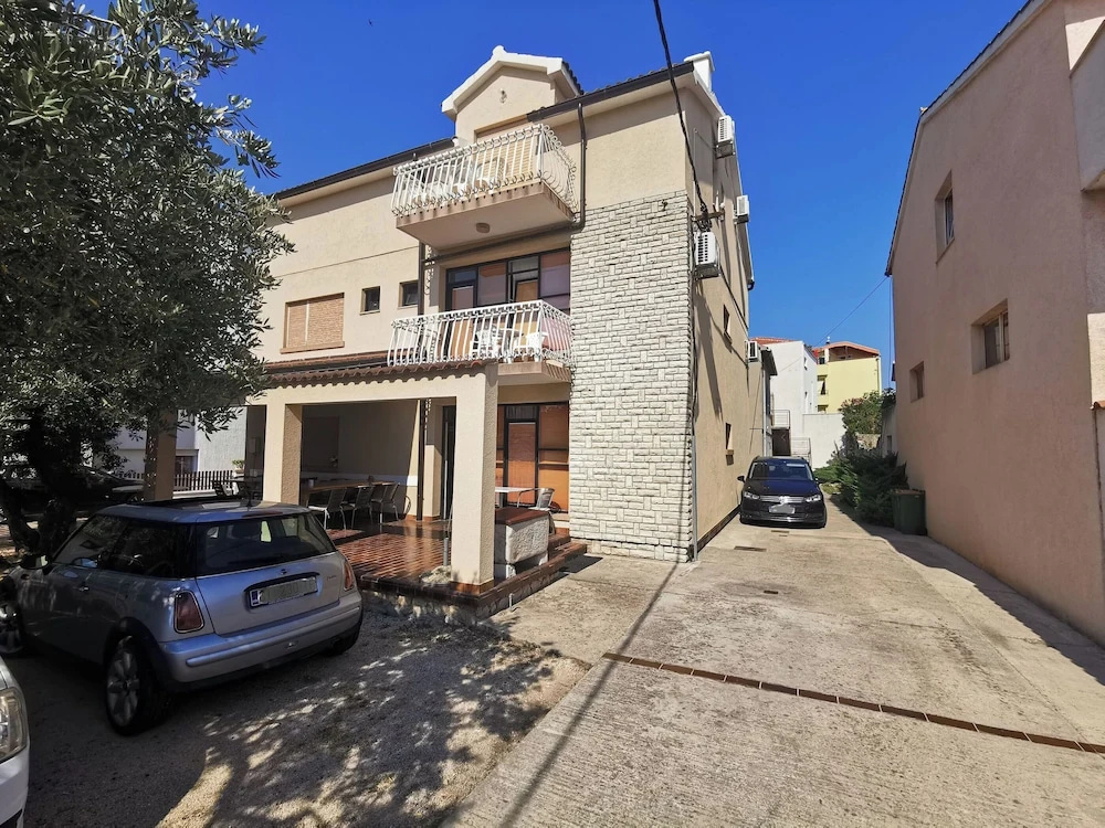 Apartment and Rooms Mrkovic Top Lokacija i Parking
