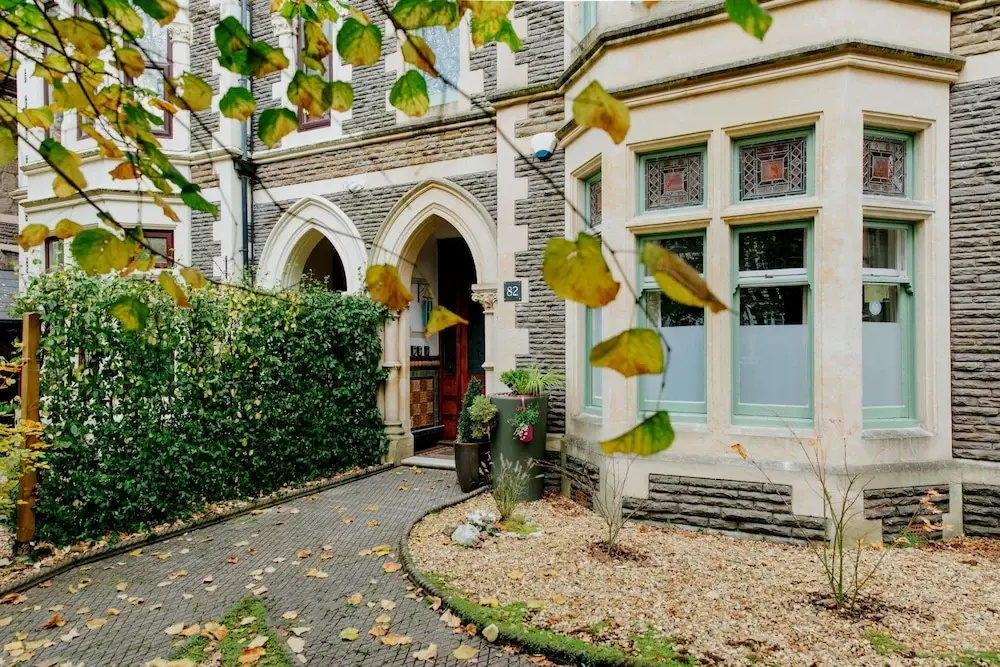 The Suite, 82 Cathedral, Private Parking