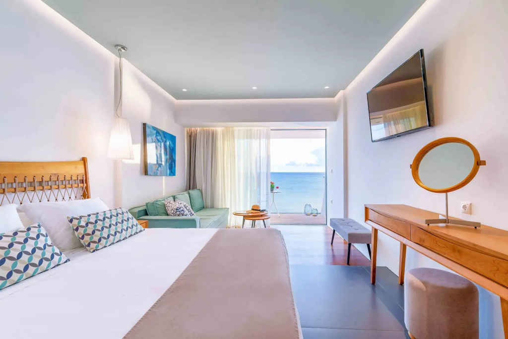 Superior Double Suite with sea view (full double bed)