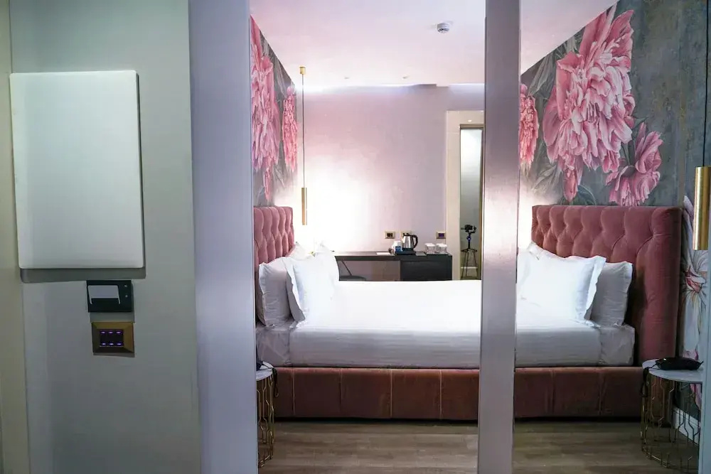 Luxury Double room with balcony (full double bed)