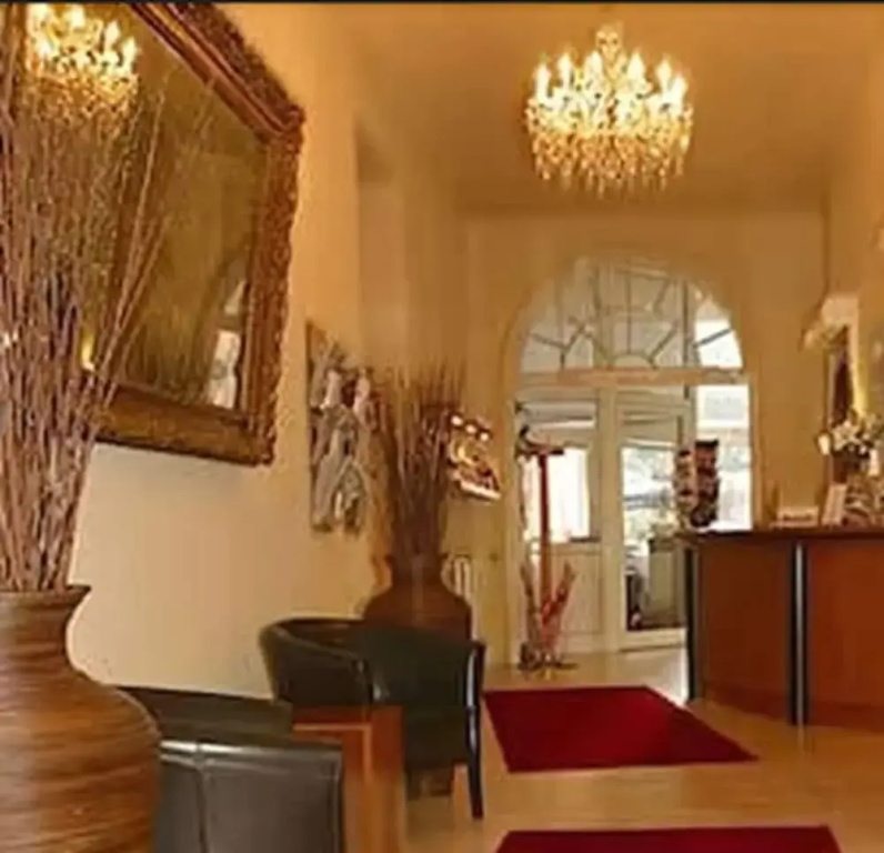 Lobby & Reception