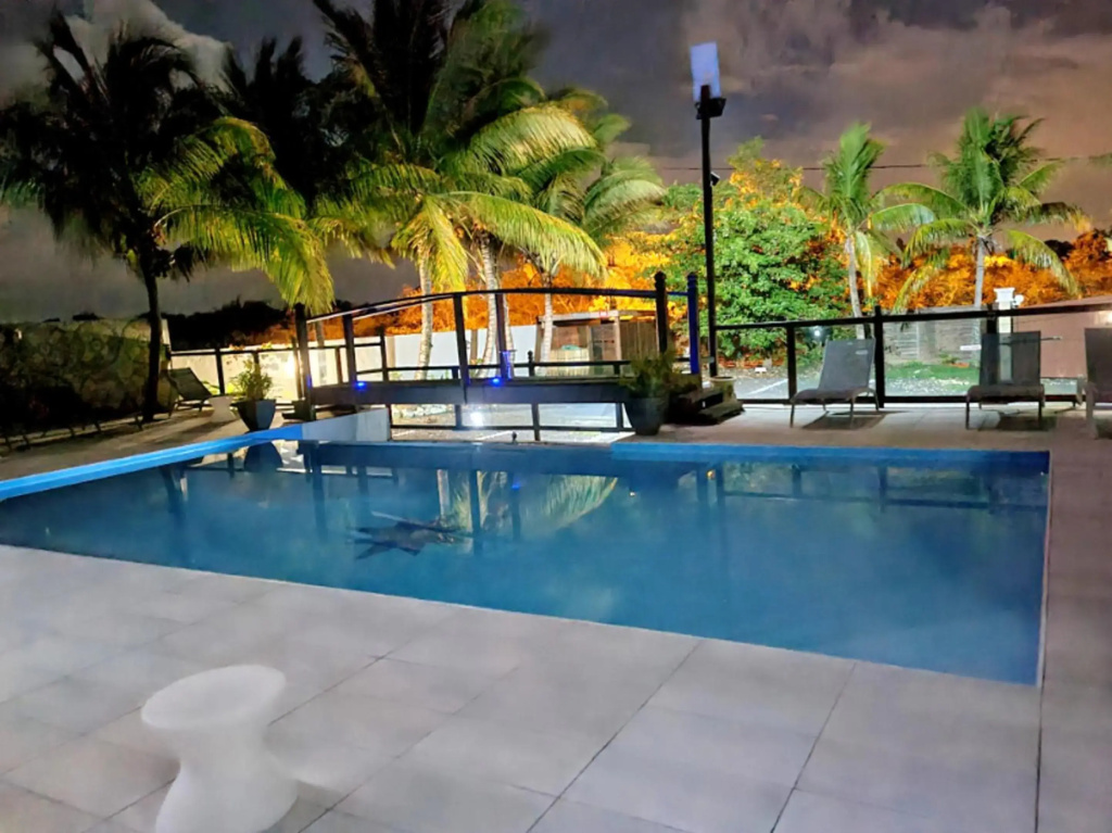 Afficher la photo 6 — Bungalow de 2 chambres avec piscine partagee jacuzzi et jardin clos a Le Moule
