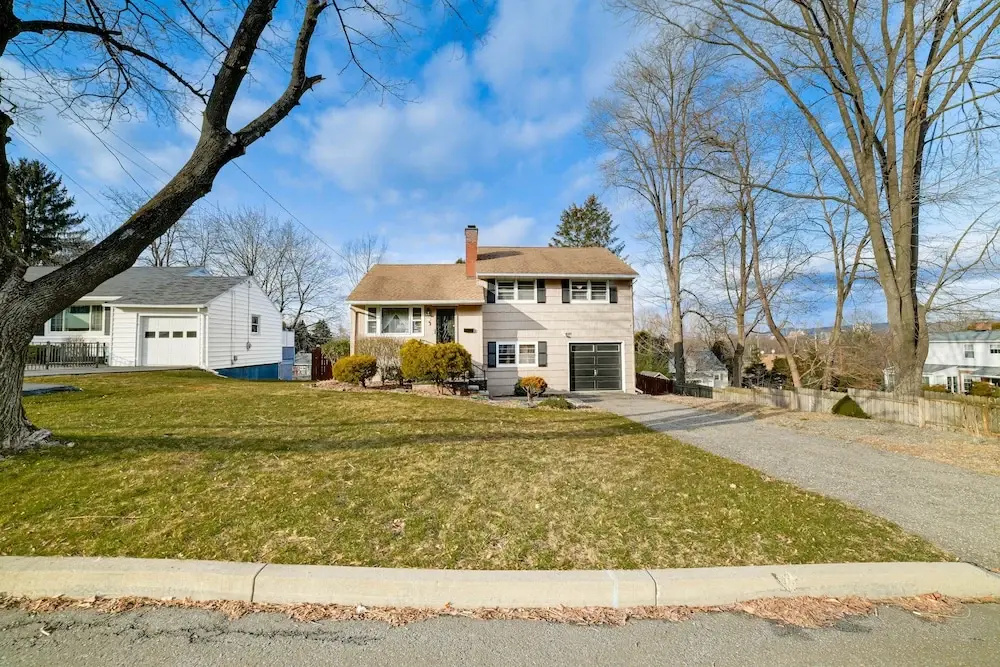 New York Abode: 2 Mi to Binghamton University!