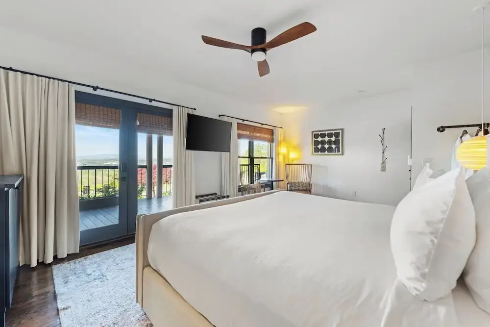 Deluxe room with mountain view