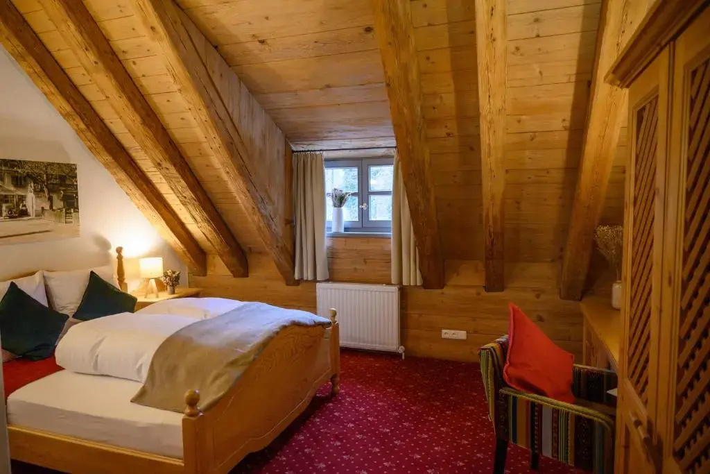 Double room (full double bed)
