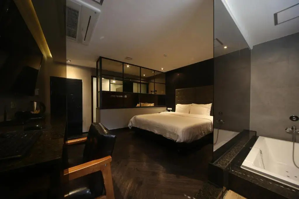 Standard room with city view