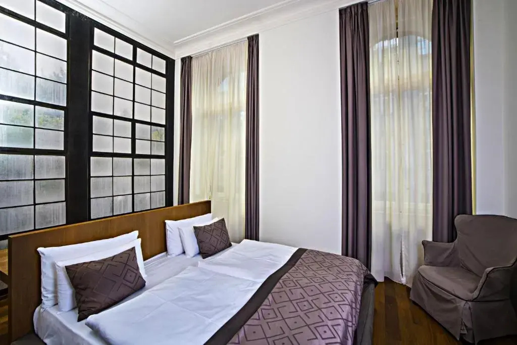 Golden Crown Hotel - Chambres