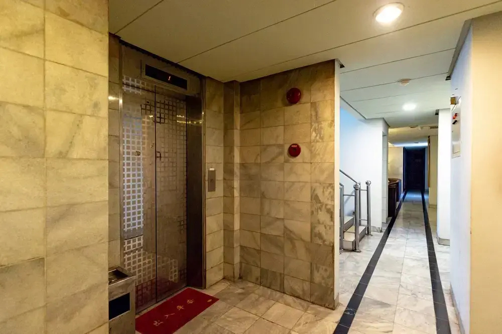 Lobby & Reception