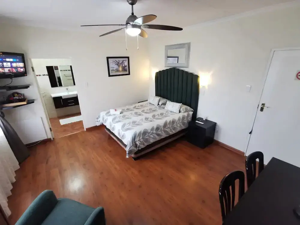 Suite with balcony and with city view