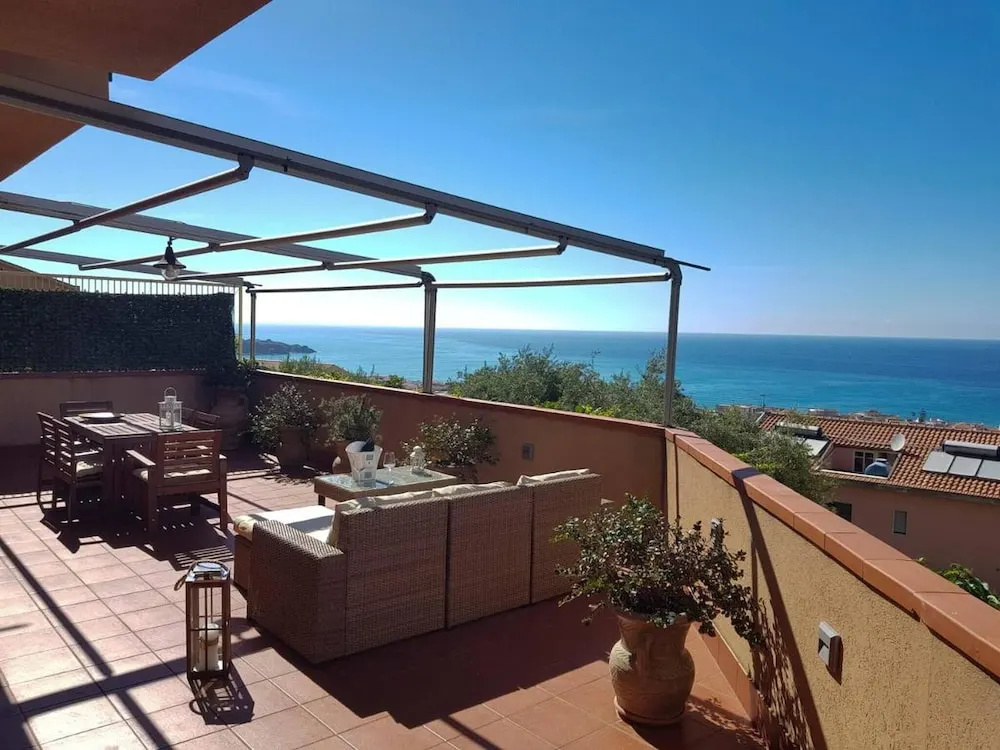 Spacious 4 Bedroom Apartment With Terrace And View