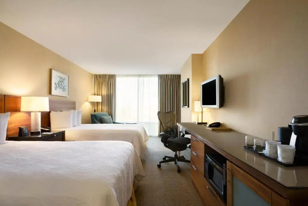 Hilton Garden Inn Baltimore Inner Harbor - Tap to explore photos