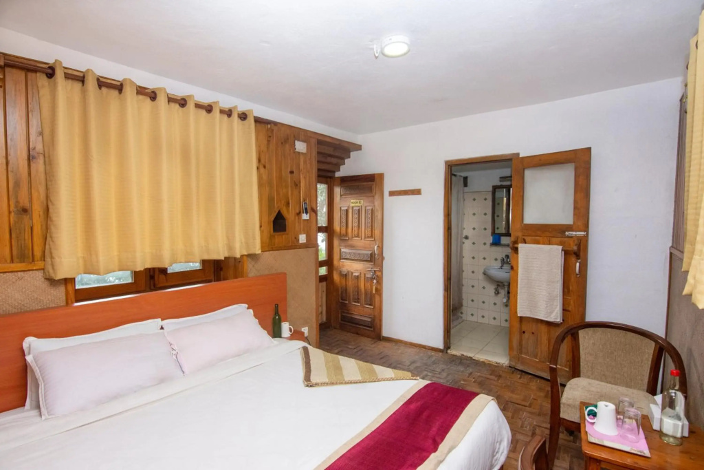 Everest Manla Resort