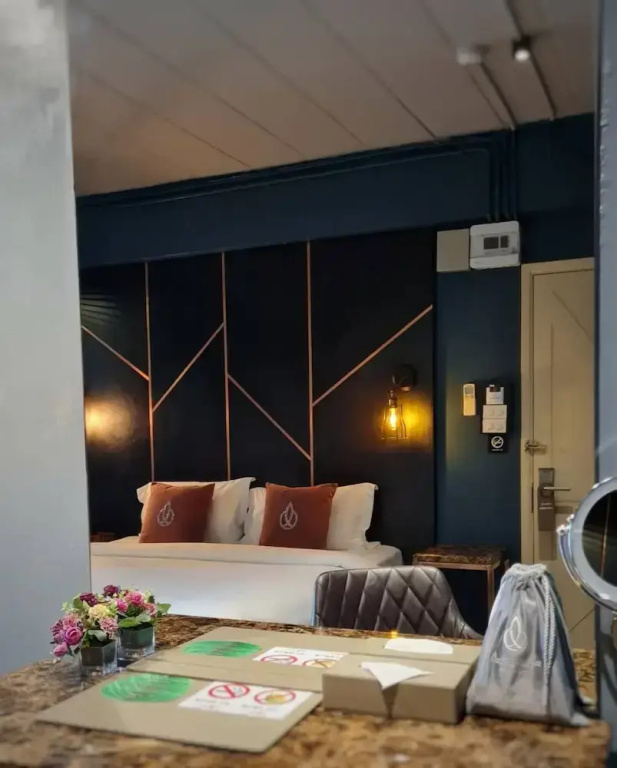 Executive Double room with balcony (full double bed)
