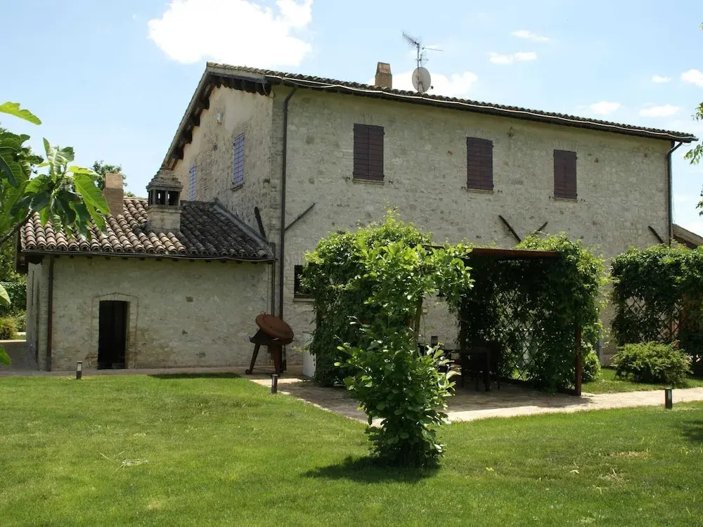 Modern Holiday Home in Foligno - Loc. With Pool