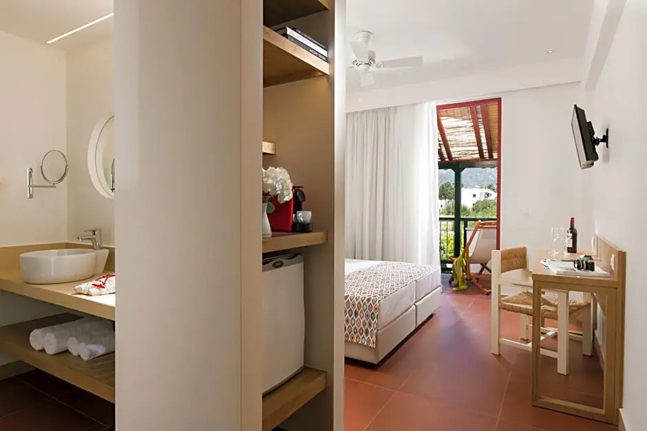 Superior room with pool view