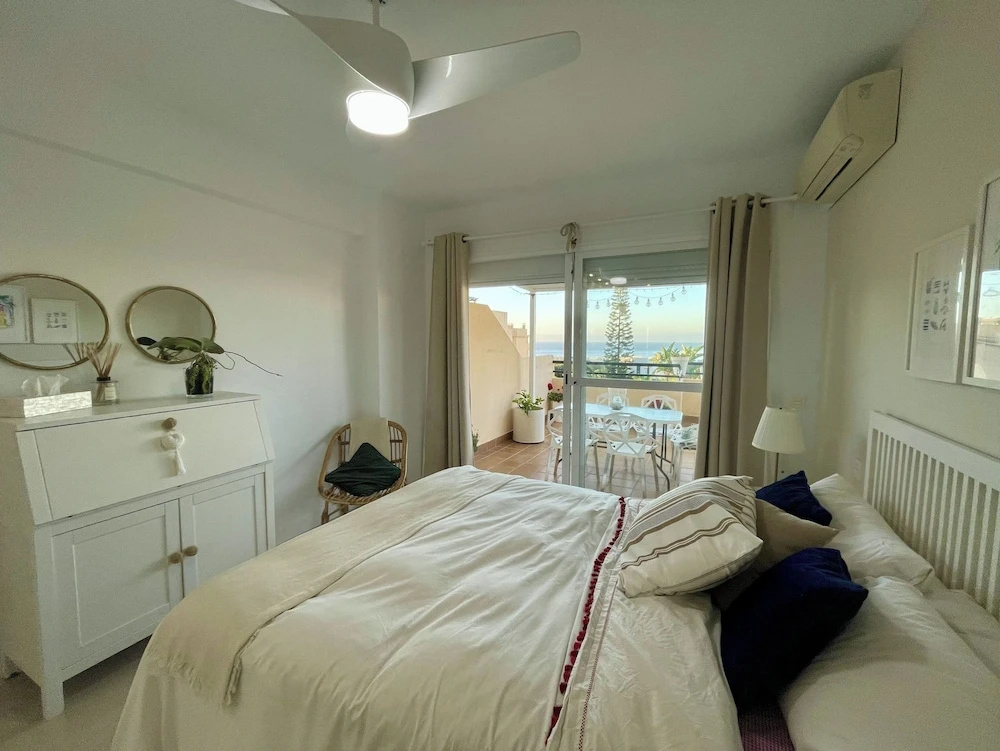 Precioso Apartamento Cerca de Marbella con Vistas y Playa