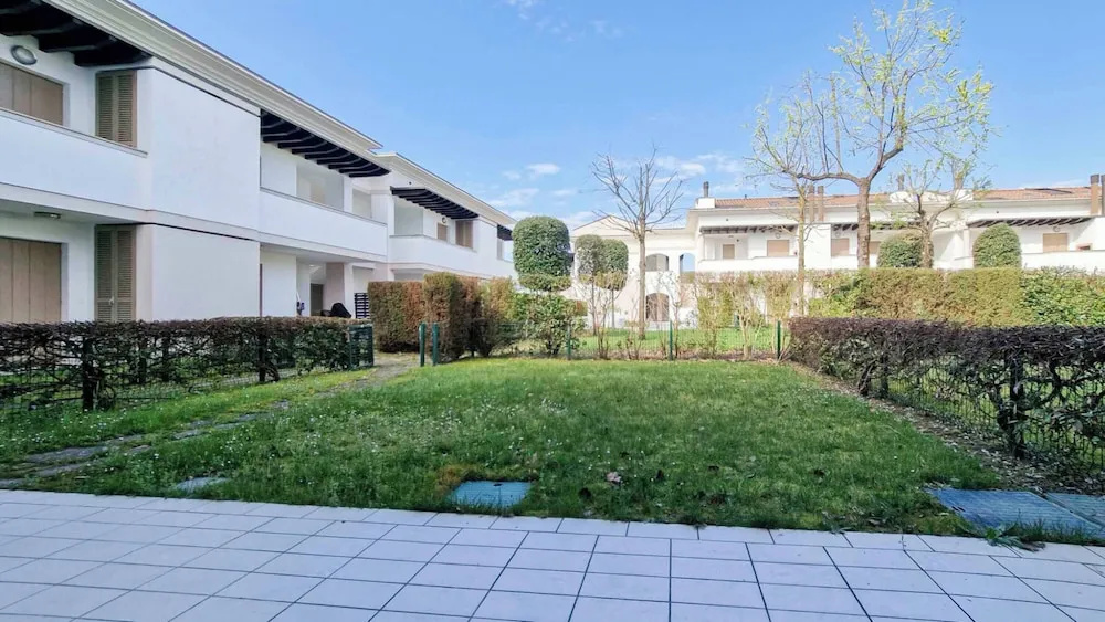 Modern Flat With a Fenced Garden and Fireplace
