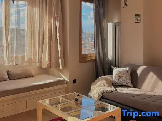 Taksim Square—1BR Deluxe Suite 06