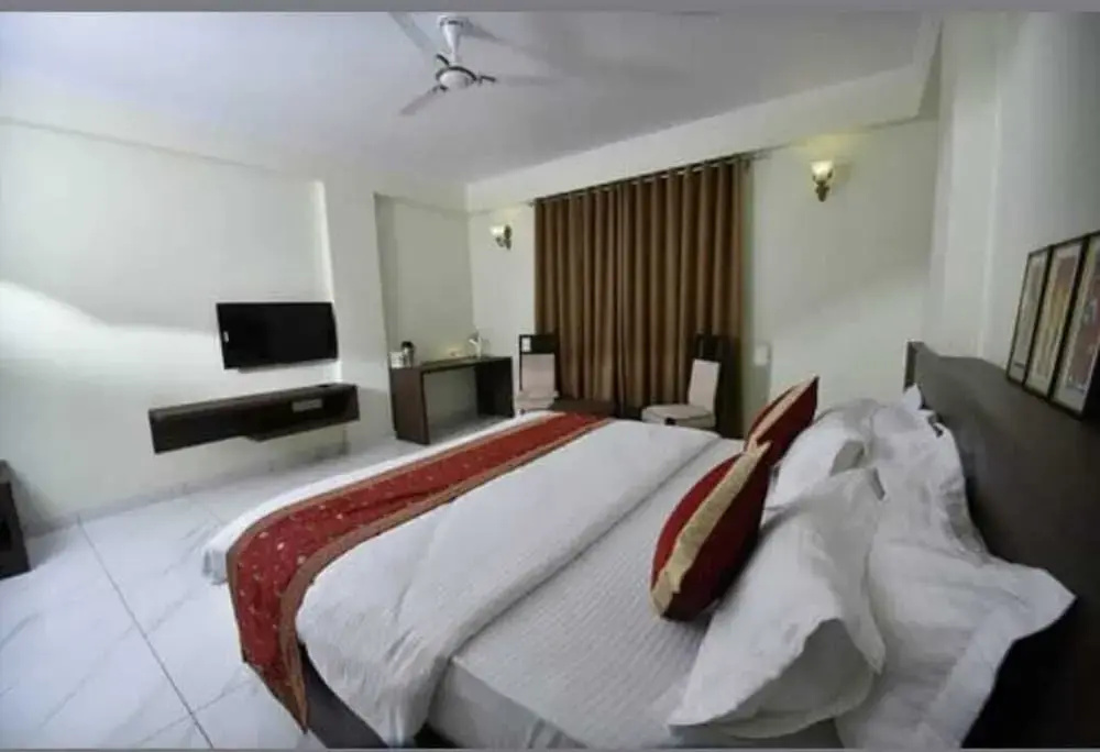 Luxury Double room (full double bed)