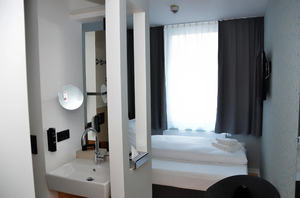 Economy room