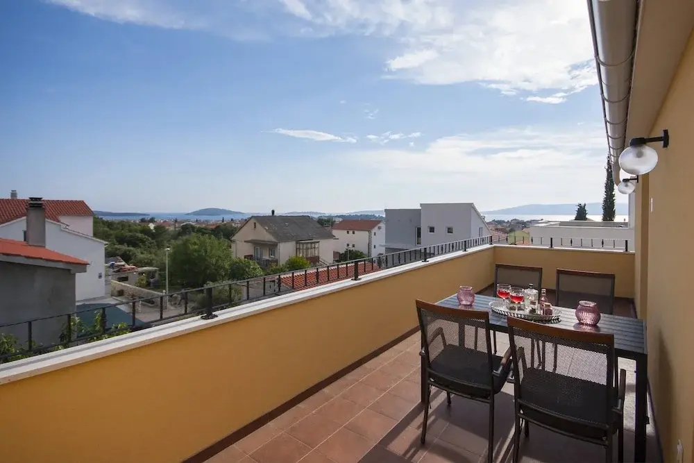 One Bedroom Apartment With sea View