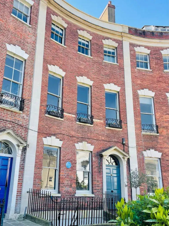 Unique Clifton Apartment on Historic Crescent