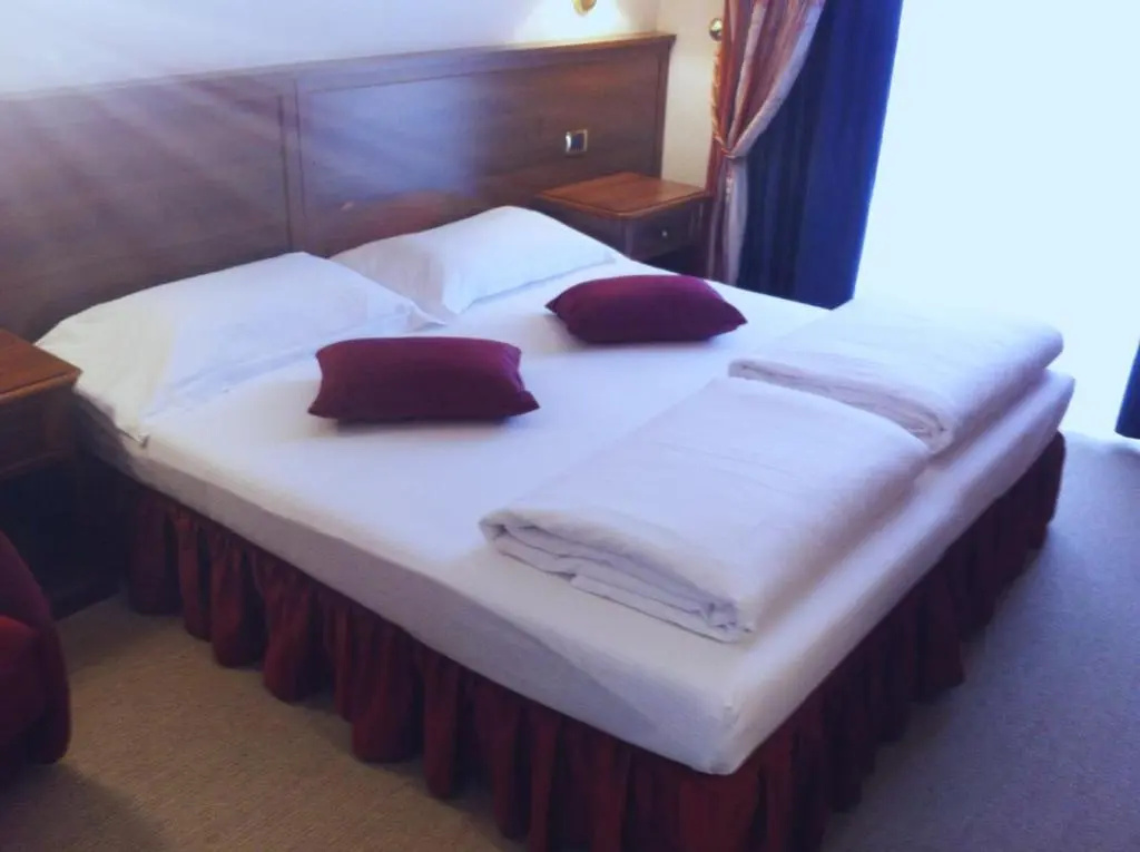 Comfort Double room with lake view (full double bed)