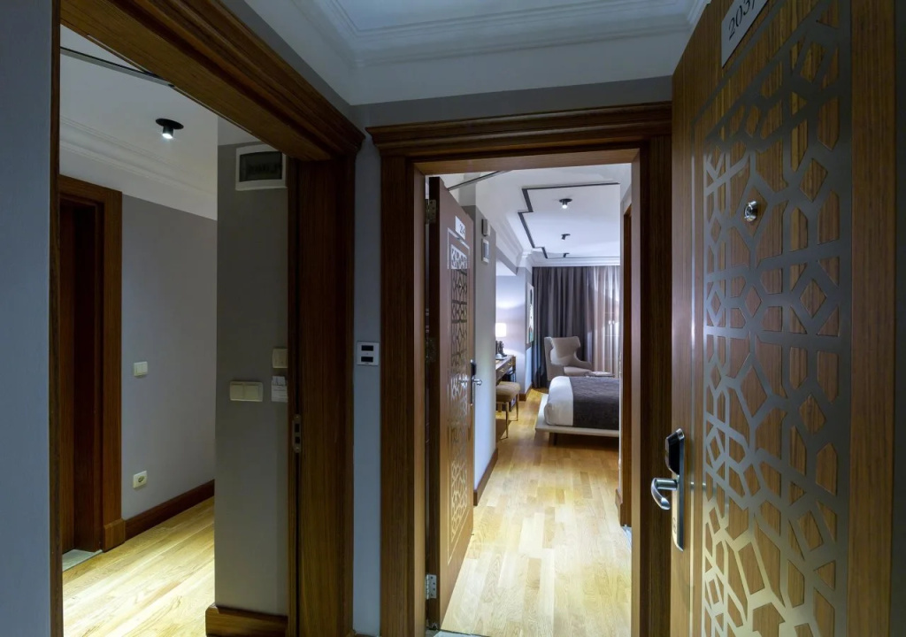 Lobby & Reception